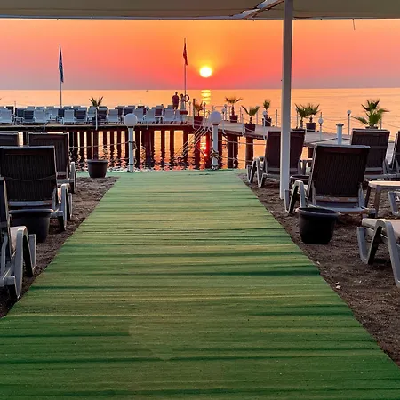 Catamaran Quality Times Üdülőközpont 5*