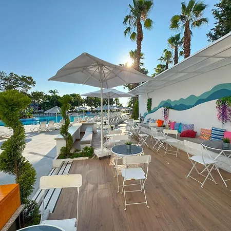 Catamaran Quality Times Resort Kemer
